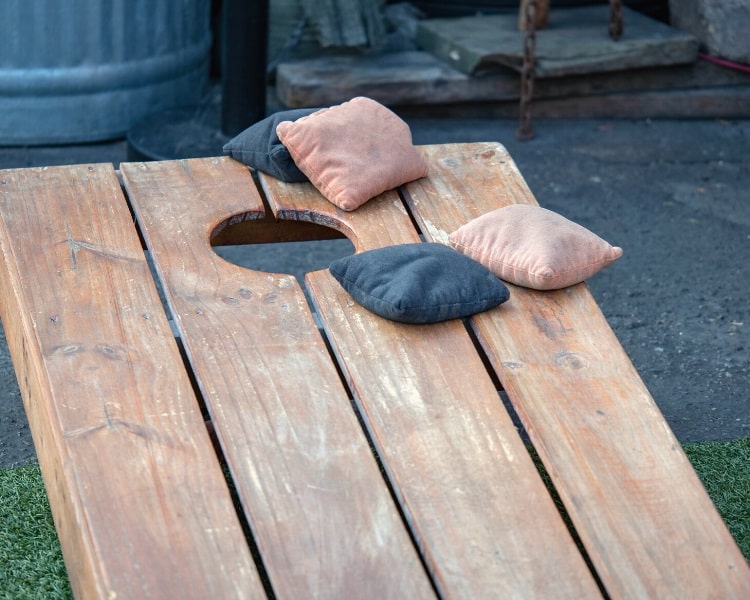 Classic cornhole board