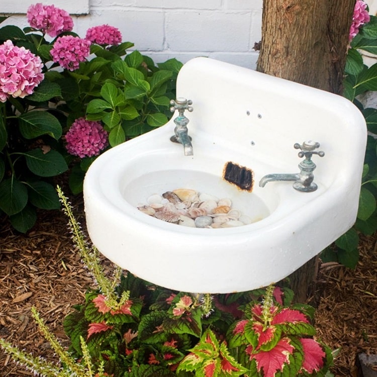 DIY Salvaged Sink Bird Bath