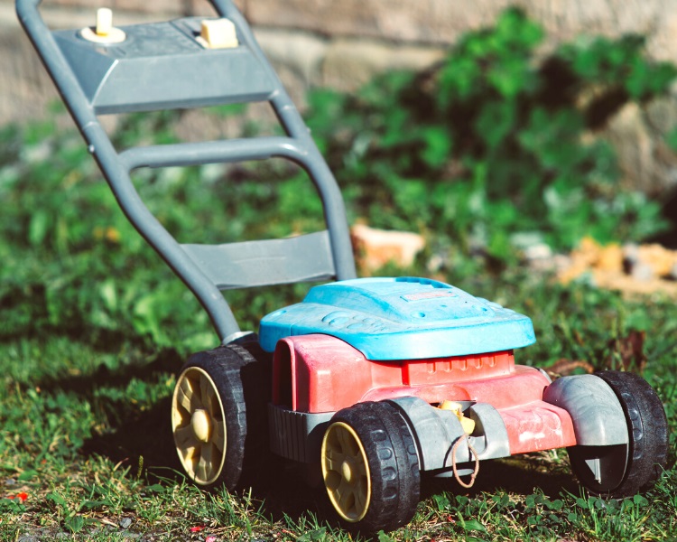 Toy gardening lawn mower