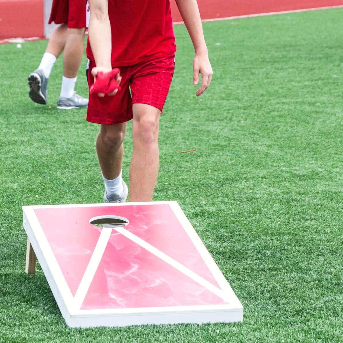 Throwing a cornhole bag