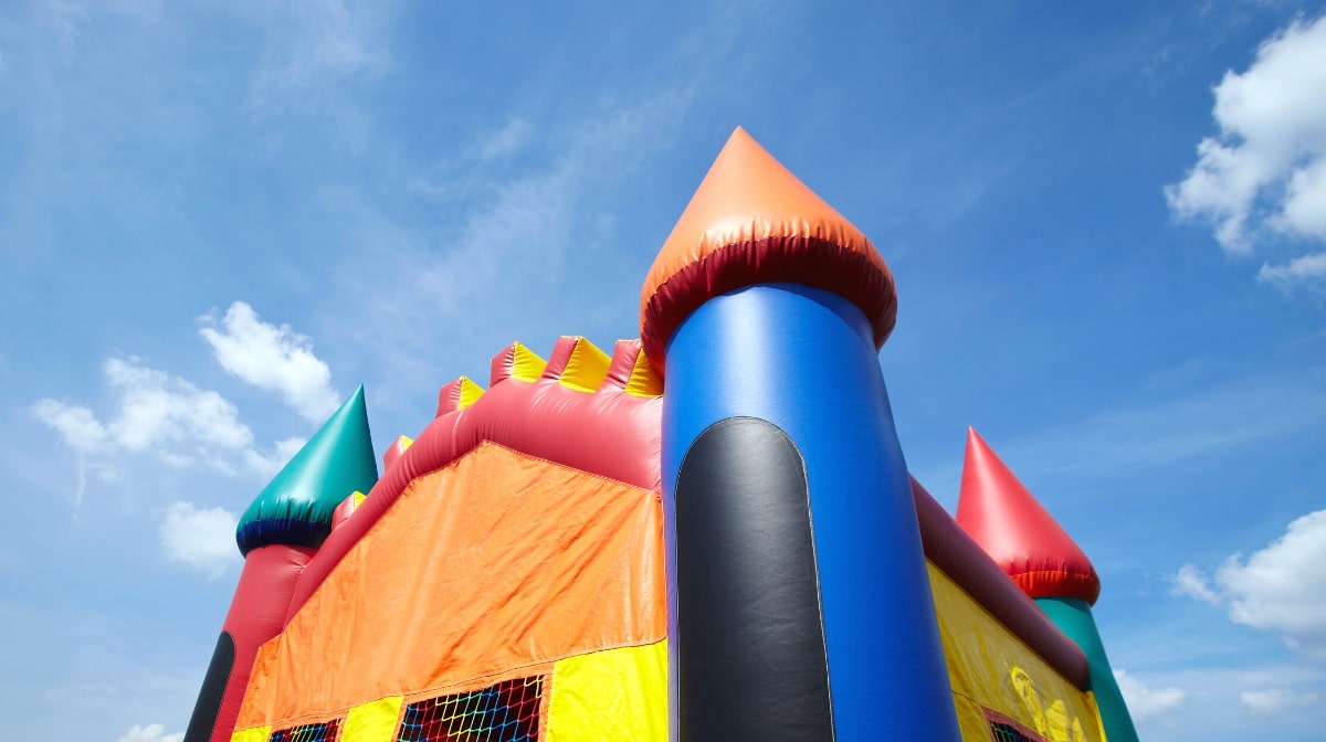 Can adults go In bounce houses?