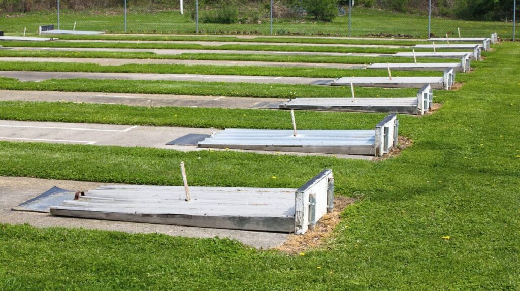 Horseshoe Court and Pit Dimensions (Including Diagrams) Horseshoe Court and Pit Dimensions (Including Diagrams)