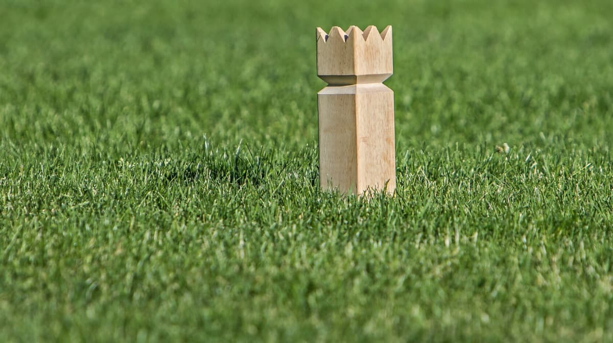 How to play Kubb (rules, dimensions and field setup)