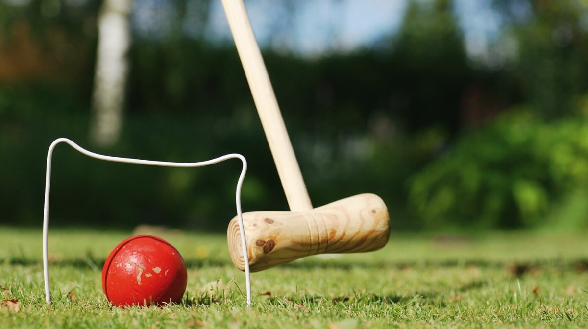 How to play croquet for beginners (rules and setup)