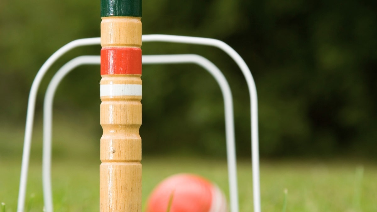 How to play croquet for beginners (rules and setup)